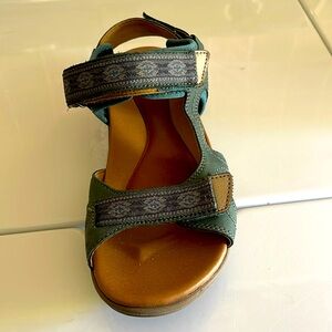 Cobb Hill sandals.Denim sandals with arch support size 8 women’s